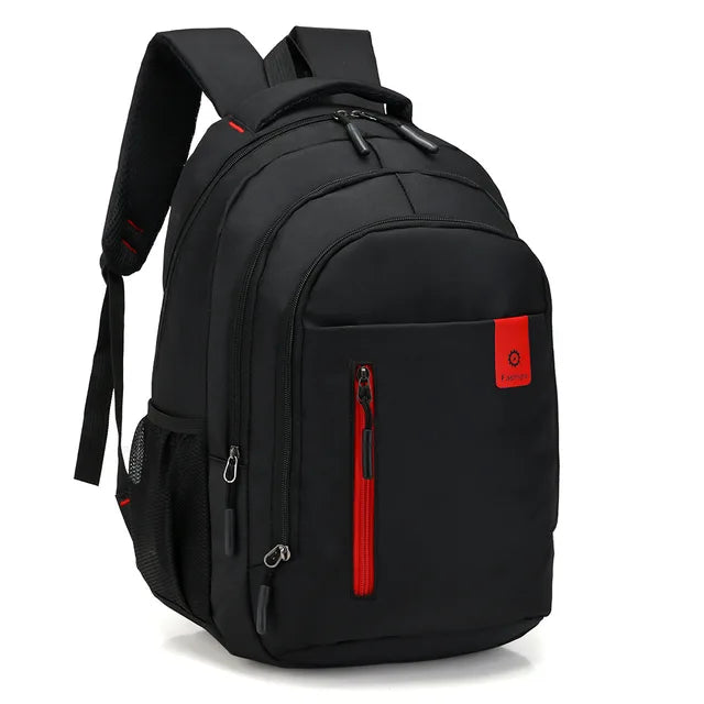 Vorderansicht: UrbanGuard Herren Rucksack, wasserdicht, stilvolles Design in Schwarz, ideal für Business.