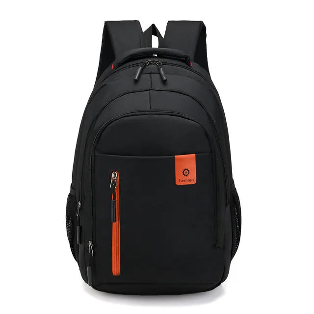 Rückenansicht: Ergonomischer UrbanGuard Herren Rucksack, wasserdicht, Blau, komfortabel für lange Tage.