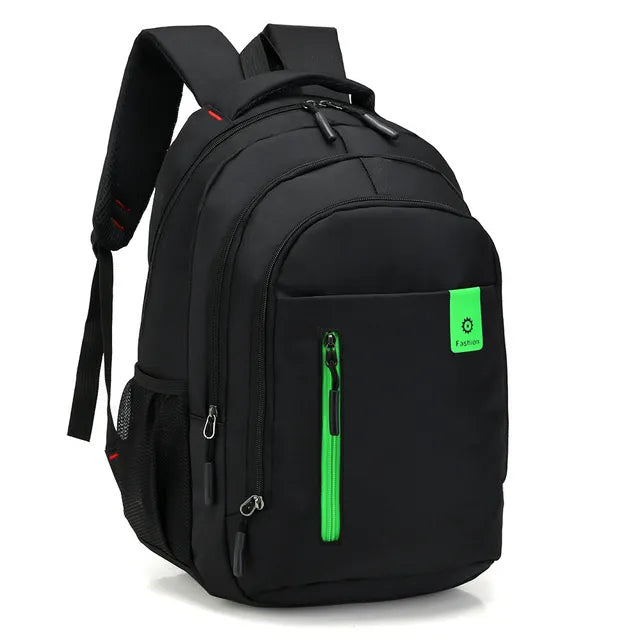 Multifunktionaler UrbanGuard Herren Rucksack, wasserdicht, Schwarz, stilvoll für Business, Reise & Sport.