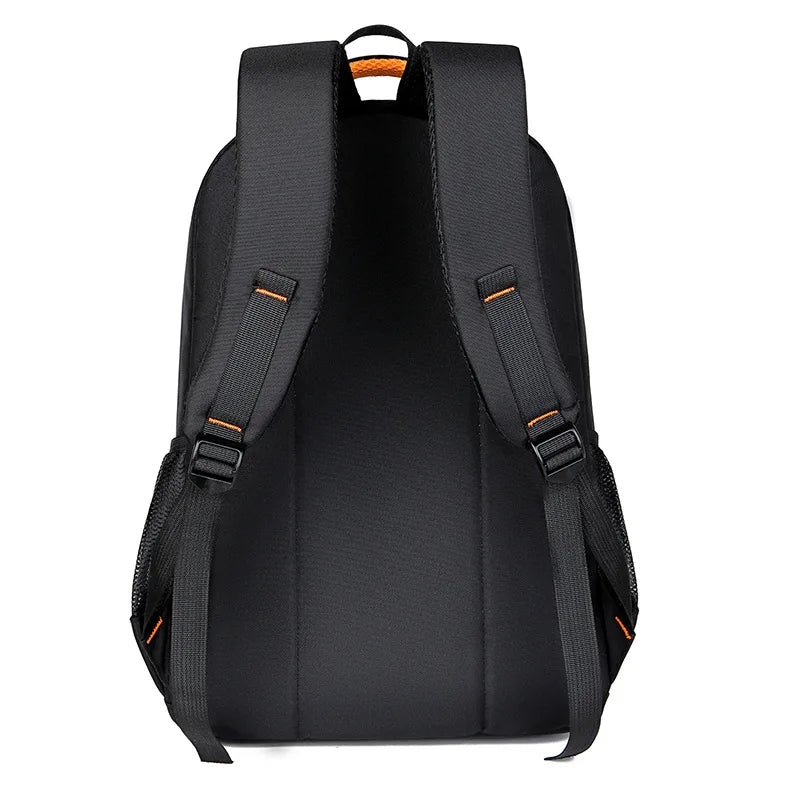 Wasserdichter UrbanGuard Business Rucksack für Herren in Orange, ideal für Reisen, Arbeit & Freizeit.