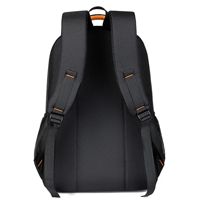 Wasserdichter UrbanGuard Business Rucksack für Herren in Orange, ideal für Reisen, Arbeit & Freizeit.