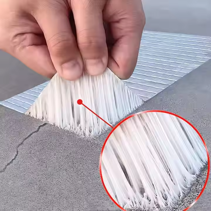 Wasserdichtes Klebeband zur schnellen Reparatur von Leckagen an Wasserrohren und Leitungen im Haushalt.