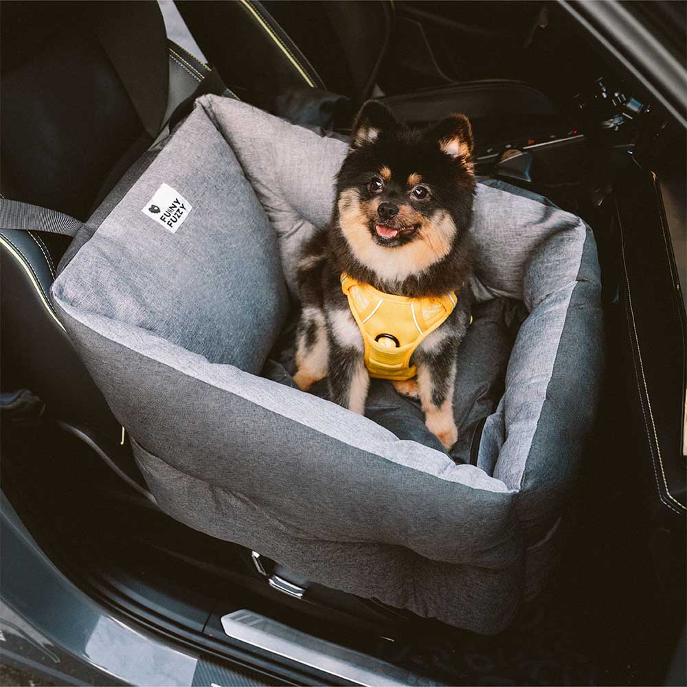 Hundeautositz mit wasserdichtem Bezug, als gemütliches Reisebett. Sicherer Einzelsitz für jede Hundereise.