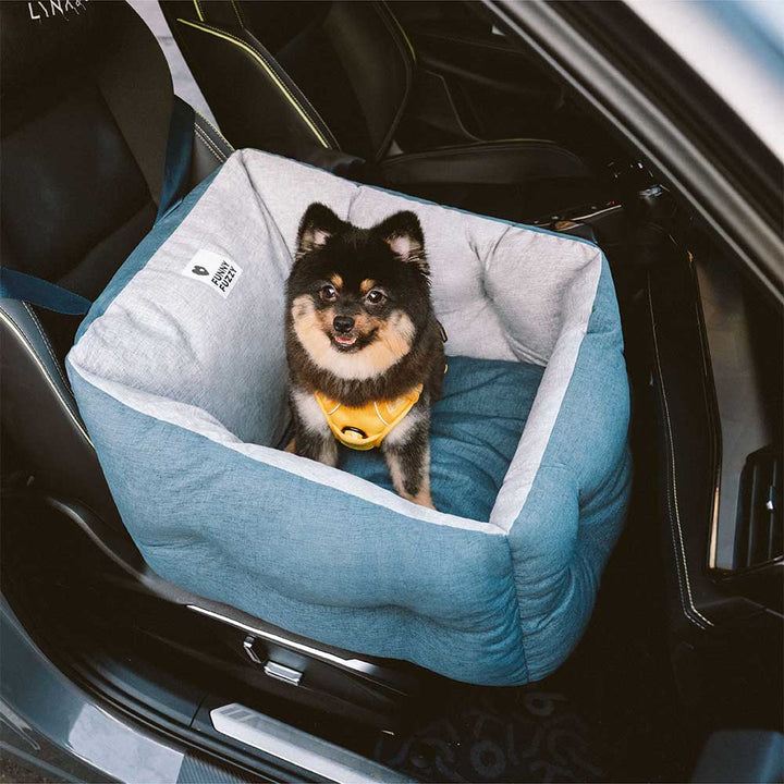 Optimales Hundebett fürs Auto: wasserdicht, gemütlich und als sicherer Einzelsitz für den Transport geeignet.
