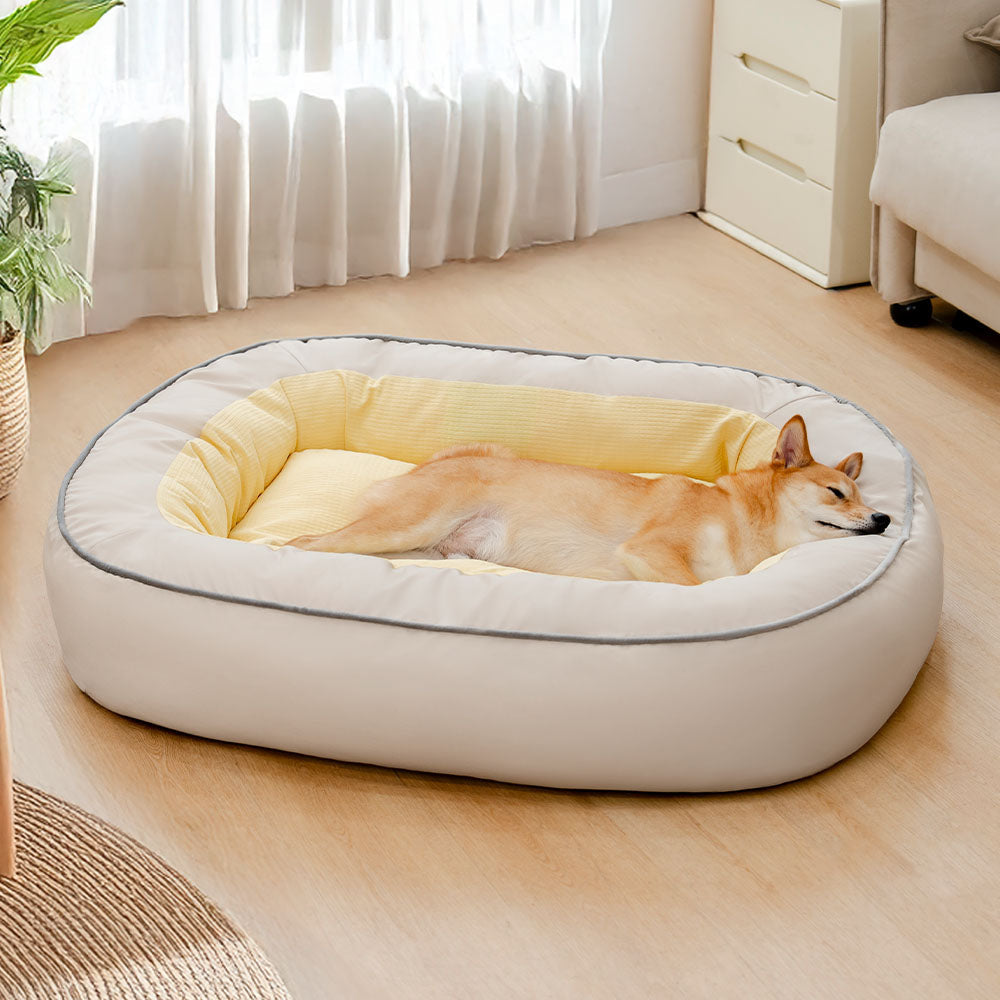 Pflegeleichtes Hundebett aus wasserfestem, kratzfestem PU-Leder für mühelose Reinigung.