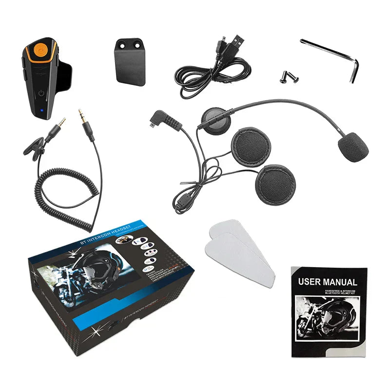 Fahrer nutzt RoadLink Bluetooth Helm-Intercom für nahtlose Kommunikation und Entertainment auf der Tour.
