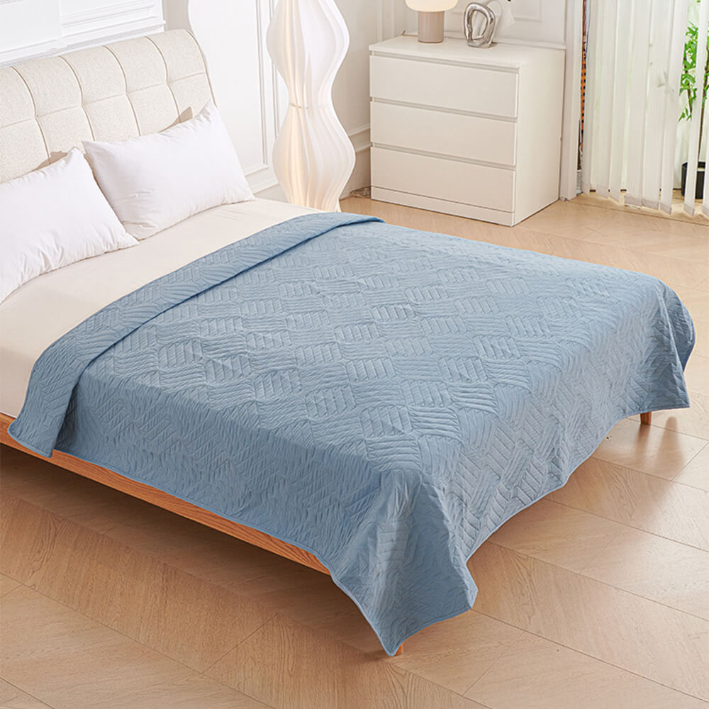 Praktische wasserdichte Hundedecke für Sofa & Bett. Waschbar und pflegeleicht, hält Ihre Möbel sauber & trocken.
