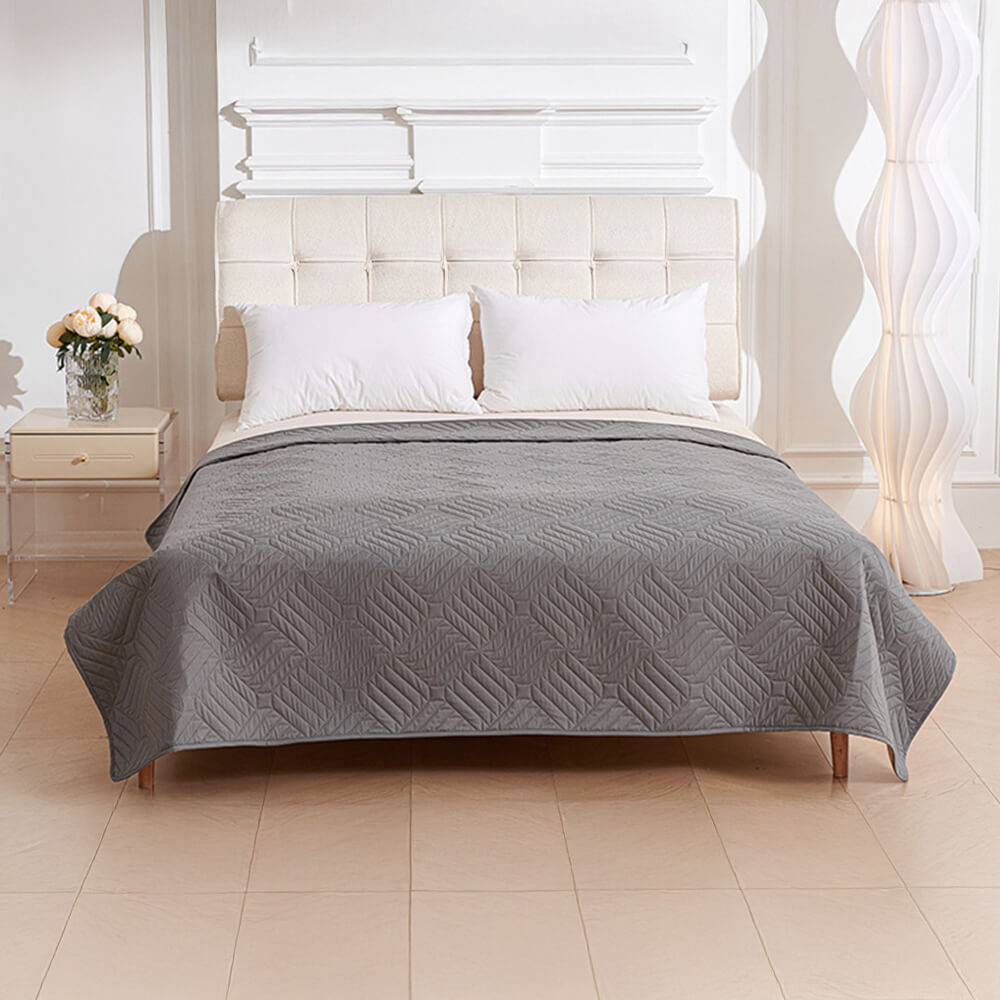 Waschbarer Bettüberwurf für Haustiere aus Polyester/TPU. Wasserdicht zum Schutz von Möbeln vor Tierflecken & Nässe.