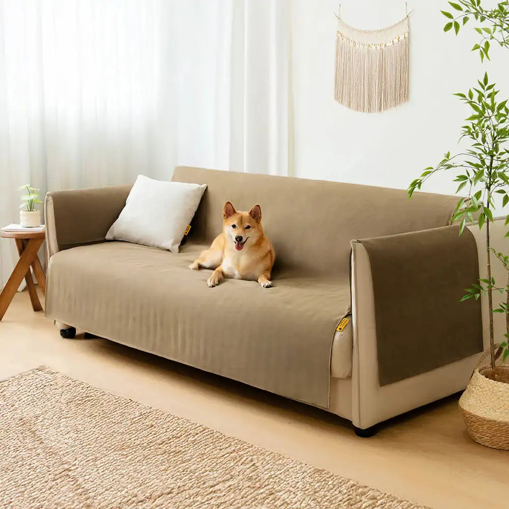 Premium Sofaschutz, wasserdicht, rutschfest & langlebig, hält Ihr Sofa wie neu.