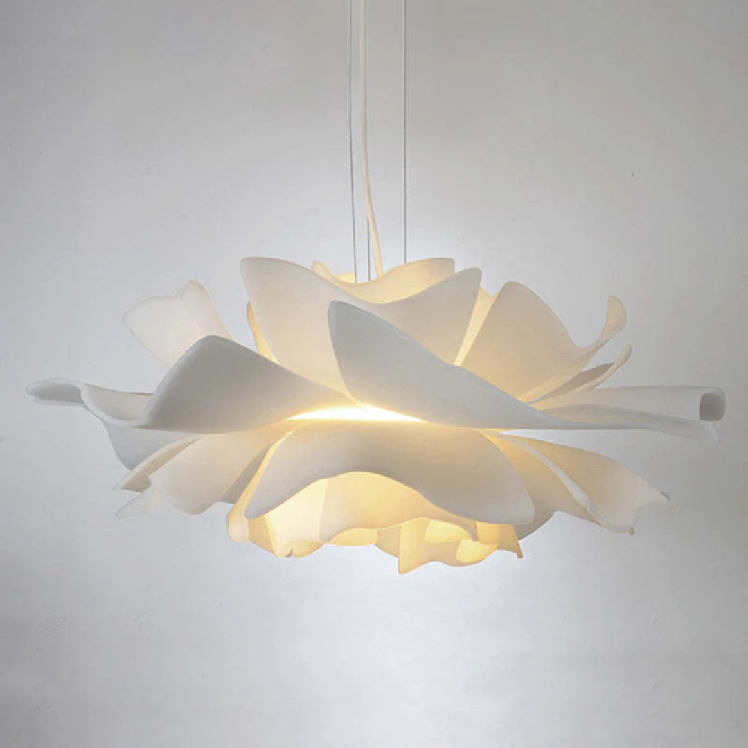Moderne Hängelampe "Blume" weiß, Metall, blütenförmiges Design, perfekte Beleuchtung für Schlafzimmer.