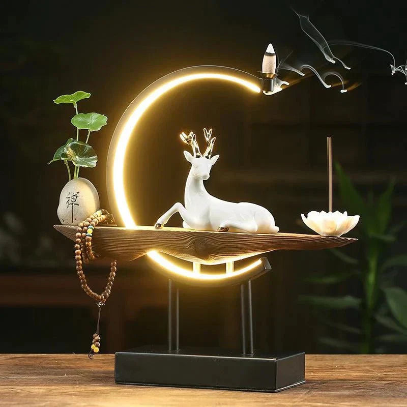 Stilvolle Hirsch-Duftlampe in Weiß, perfekte Wohndekoration und Geschenkidee für Ambiente-Liebhaber.