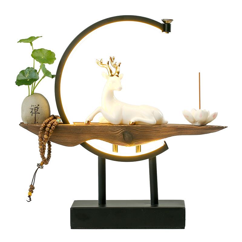 Exquisite weiße Hirsch-Dekoration aus Keramik, ideal als stilvolle Räucherlampe und Duftquelle.