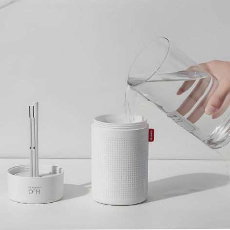 Leiser AirWave Akku-Luftbefeuchter in Blau, verbessert die Luftqualität für Wohlbefinden.