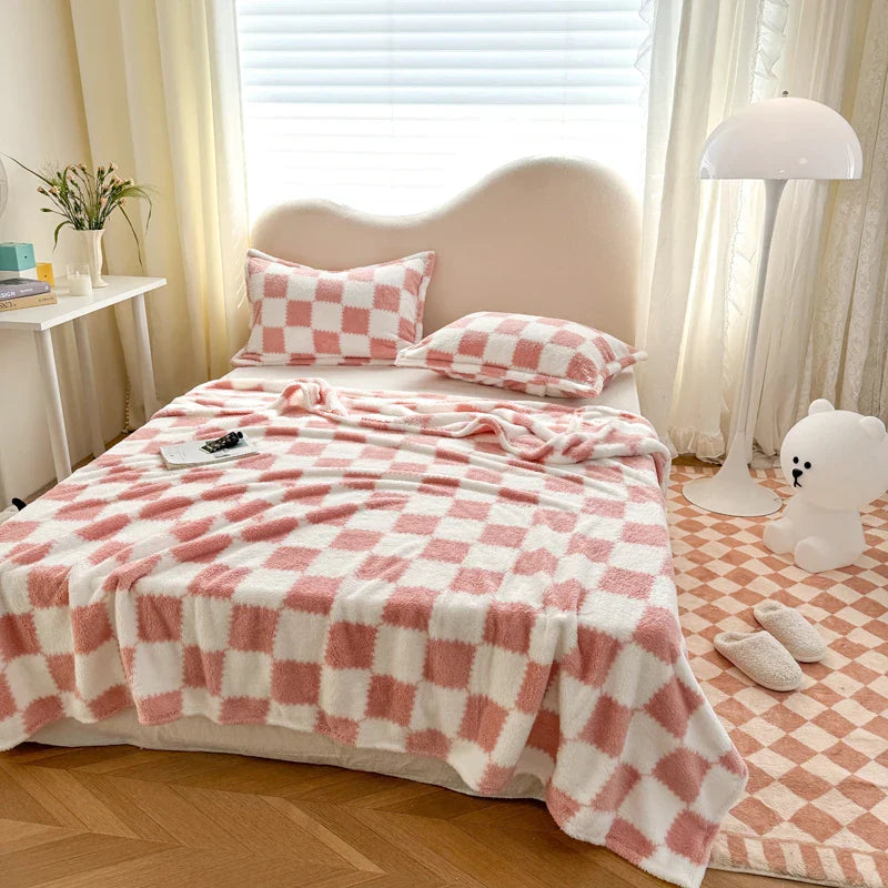 Komfortable Flanelldecke, atmungsaktiv & wärmend, perfekt für entspannte Stunden im Wohnzimmer.