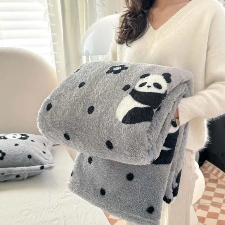 Flanell Kuscheldecke, ausgebreitet und einladend, perfekt für maximale Gemütlichkeit und Wärme.