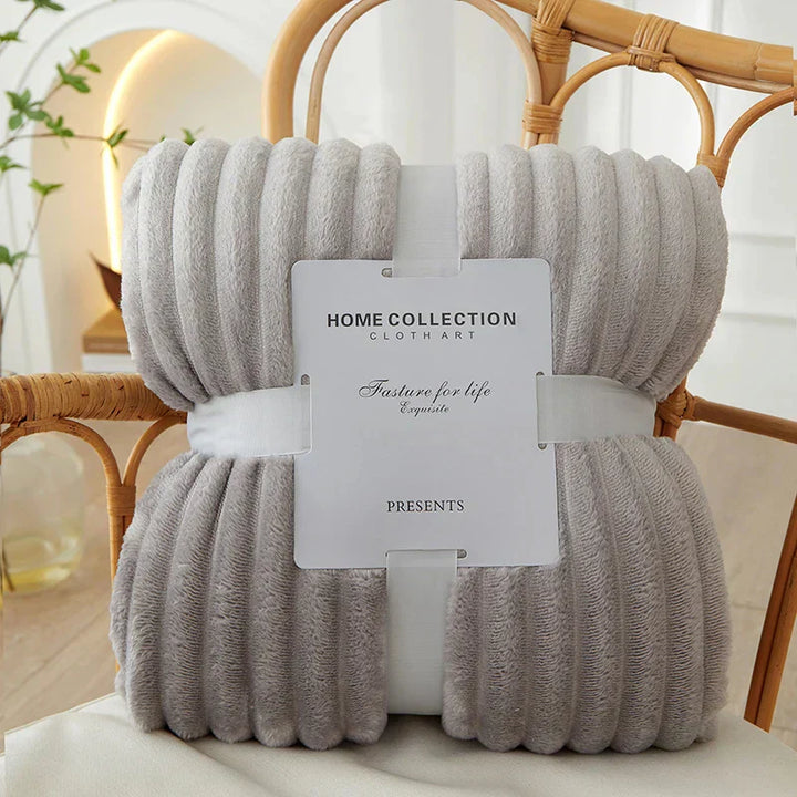 Extra weiche, gestreifte Flanell-Fleece-Decke, ein Muss für pure Gemütlichkeit in Wohn- und Schlafzimmer.