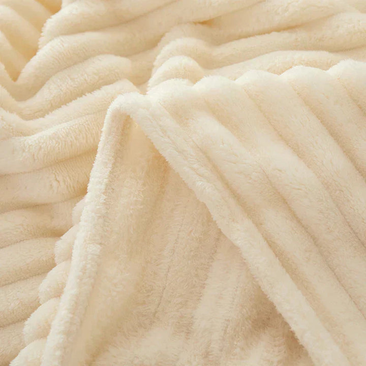 Entdecken Sie die Gemütlichkeit: Gestreifte Flanell-Fleece-Decke für Ihr Wohnzimmer.