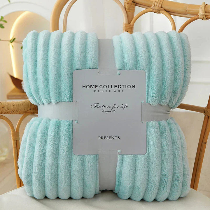 Das perfekte Geschenk: Weiche, gestreifte Flanell-Fleece-Decke für wohlige Momente.