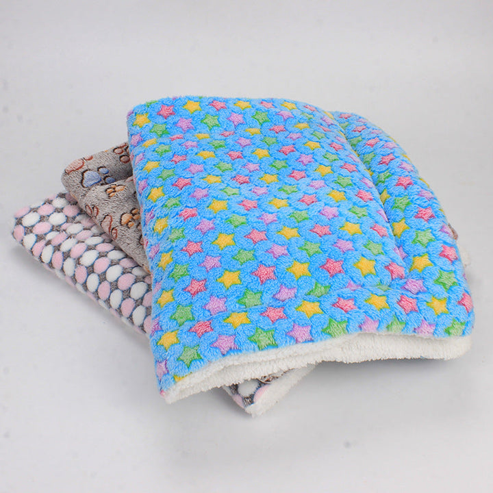 Waschbare Haustierdecke für Hunde & Katzen. Pflegeleichte Kuscheldecke, perfekt als Tierbett-Zubehör.