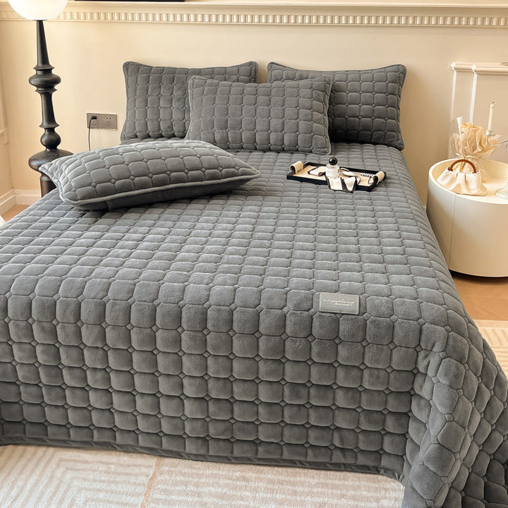 Weiche moderne Tagesdecke mit Quadrat-Textur für Schlafzimmer, gemütlicher Bettüberwurf.