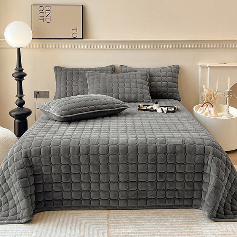 Weiche Tagesdecke mit quadratischem Muster, moderne Dekoration für Ihr Bett.