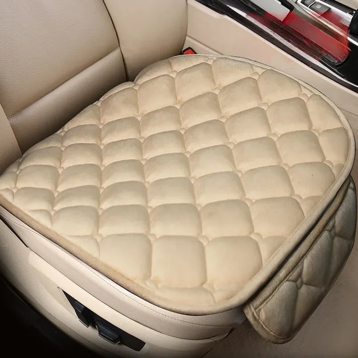 Premium Plüsch-Autositzschutz für den Winter, gemütlich, rutschfest und passend für die meisten Sitze.