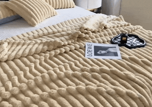 Extra warme Kuscheldecke aus Fleece, perfekt zum Einkuscheln zuhause.