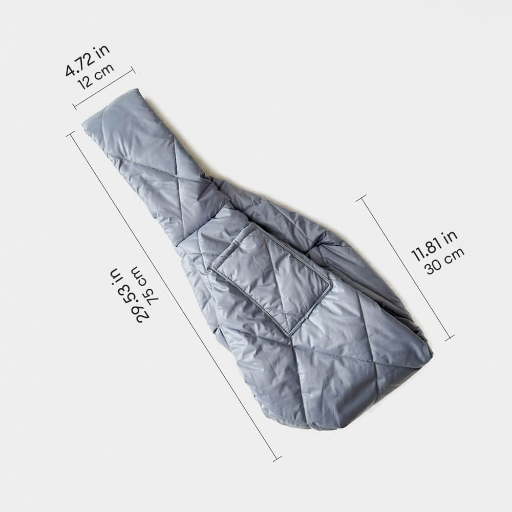 Ergonomische Outdoor-Tragetasche für kleine Haustiere. Weich, warm & sicher für Hunde und Katzen auf Reisen.