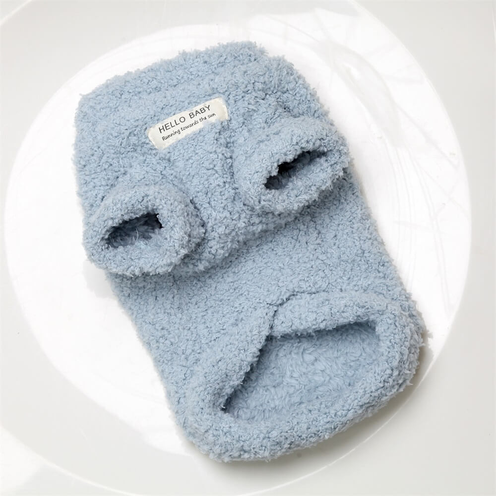 Praktischer und warmer Hundepullover, ideal für den Winter. Diese Haustierbekleidung bietet Komfort und Schutz.