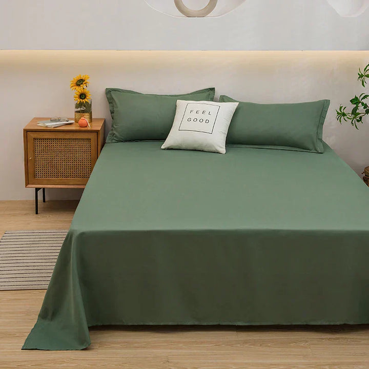 Gemütliches Schlafzimmer mit weichem SoftLuxe Leinen-Bettbezug. Die perfekte Bettwäsche für Komfort und Stil.