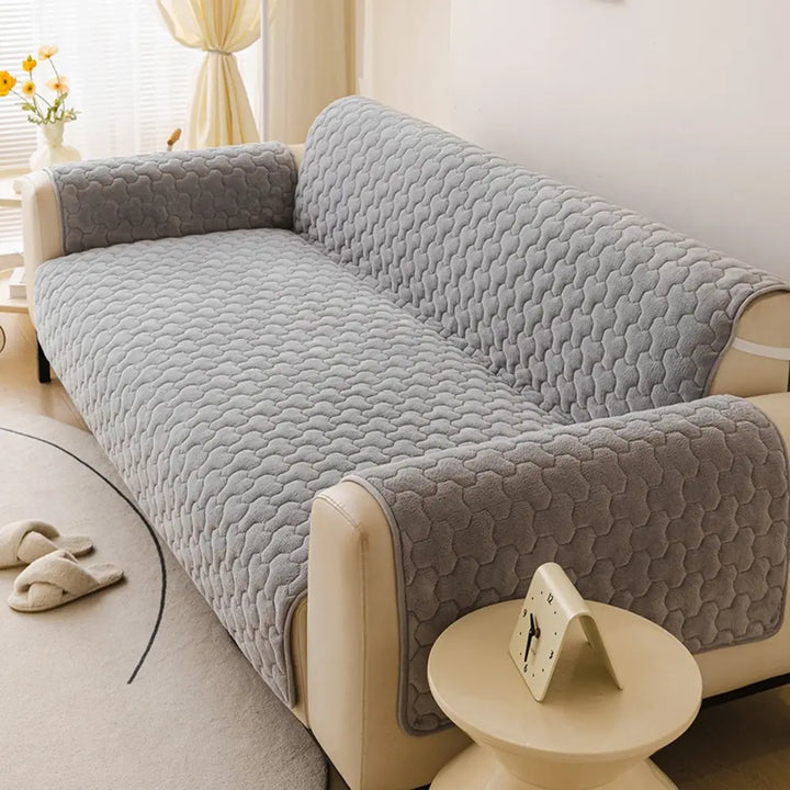 Robuster Möbel-Schutzbezug aus Plüsch, kratzfest und tierfreundlich, ideal für jedes Sofa.