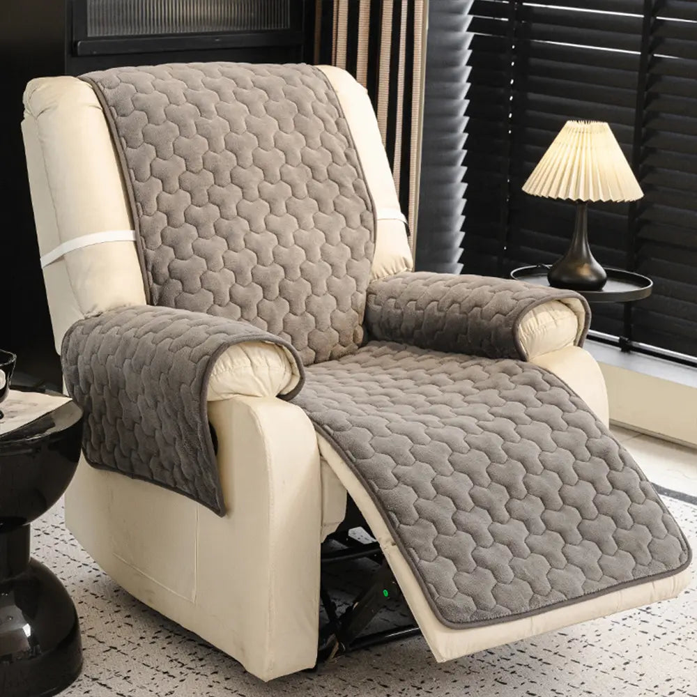 Eleganter, weicher Plüsch-Sofabezug in Grau für stilvollen Möbelschutz im modernen Wohnzimmer.