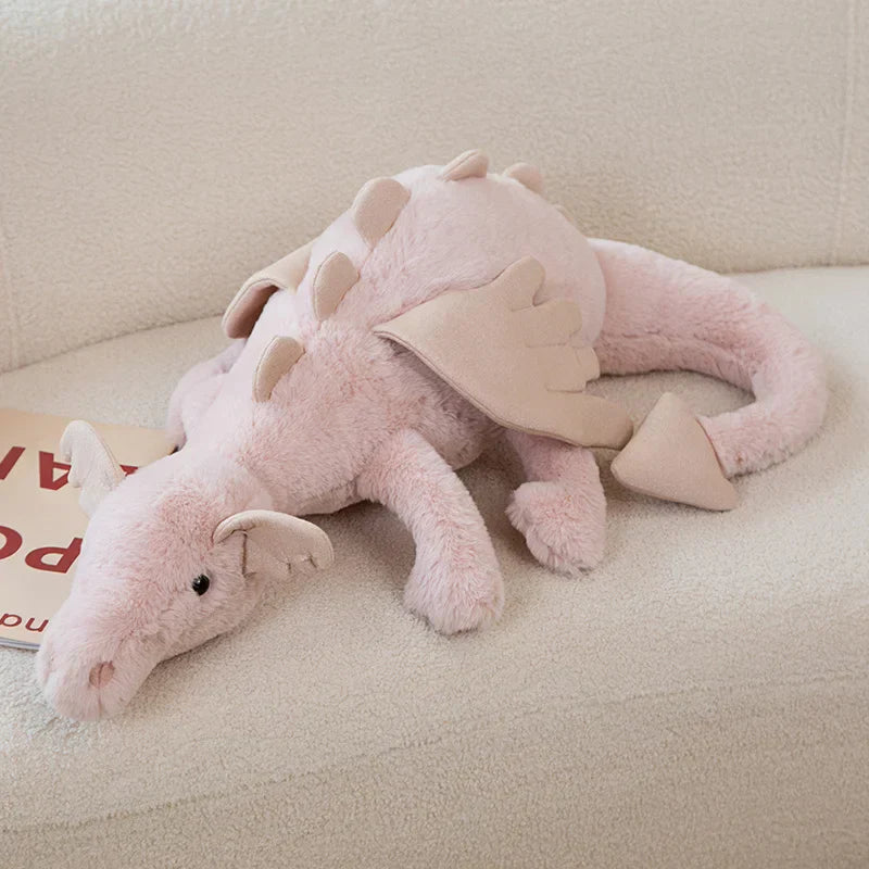 Handgefertigtes, weiches Drachen-Kuscheltier, ein einzigartiges Fantasy-Geschenk für kleine Drachenfans.