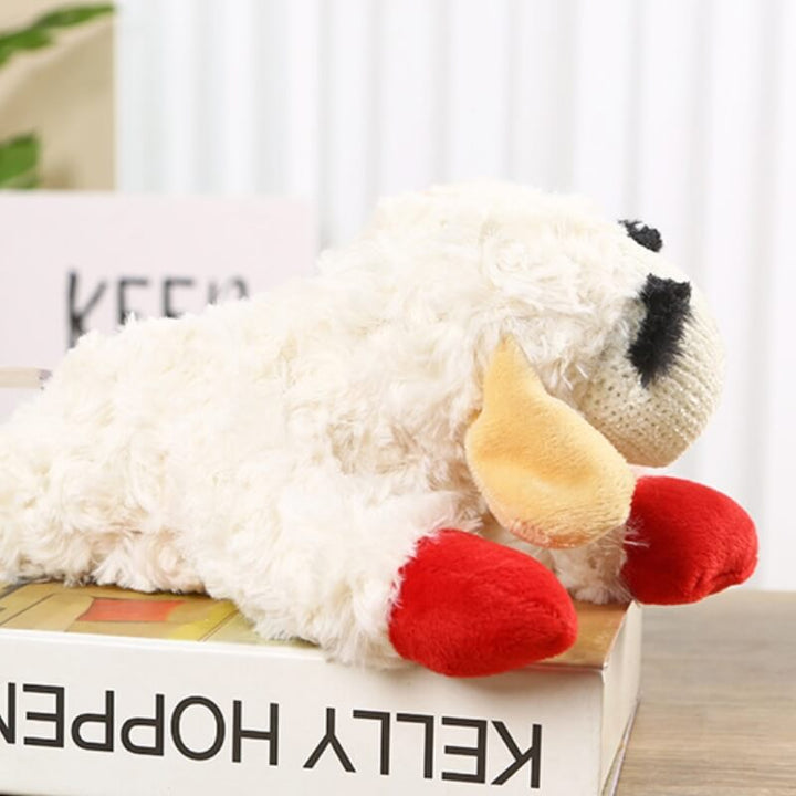 Flauschiges Plüschtier Lamm als Hundespielzeug, bringt Freude und Komfort. Ideal für drinnen und draußen.