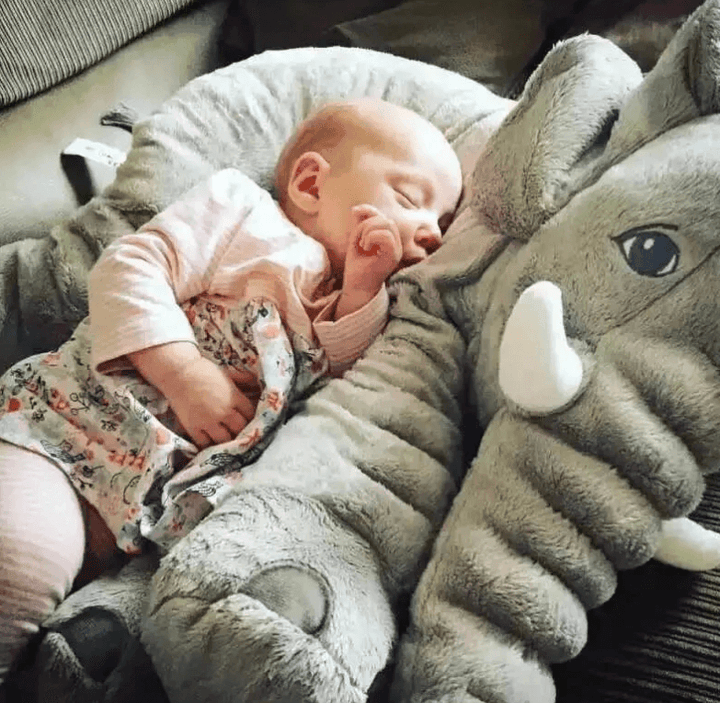 Weiches Elefanten Plüschtier, kuscheliges Stofftier für Kinder & Babys, süße Elefantenpuppe als Deko & Geschenkidee.