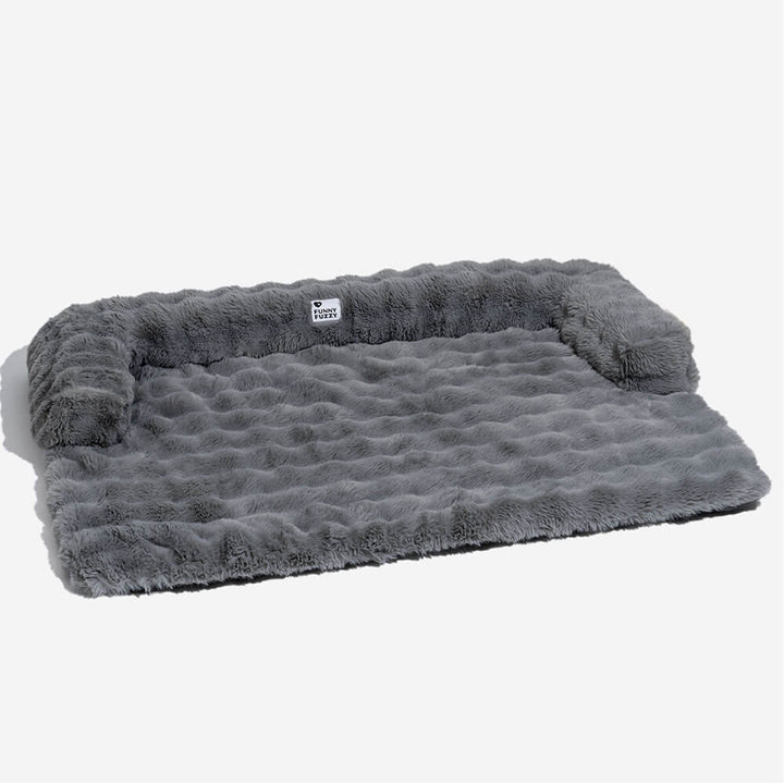 Kuscheliges Hundebett mit hohem Rand, bietet Geborgenheit und Stütze für Kopf und Gelenke.