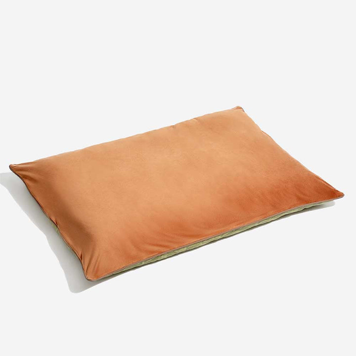Schutz & Komfort: wasserabweisende Hundematte, wendbar für jede Jahreszeit. Ein Premium Hundeaccessoire.