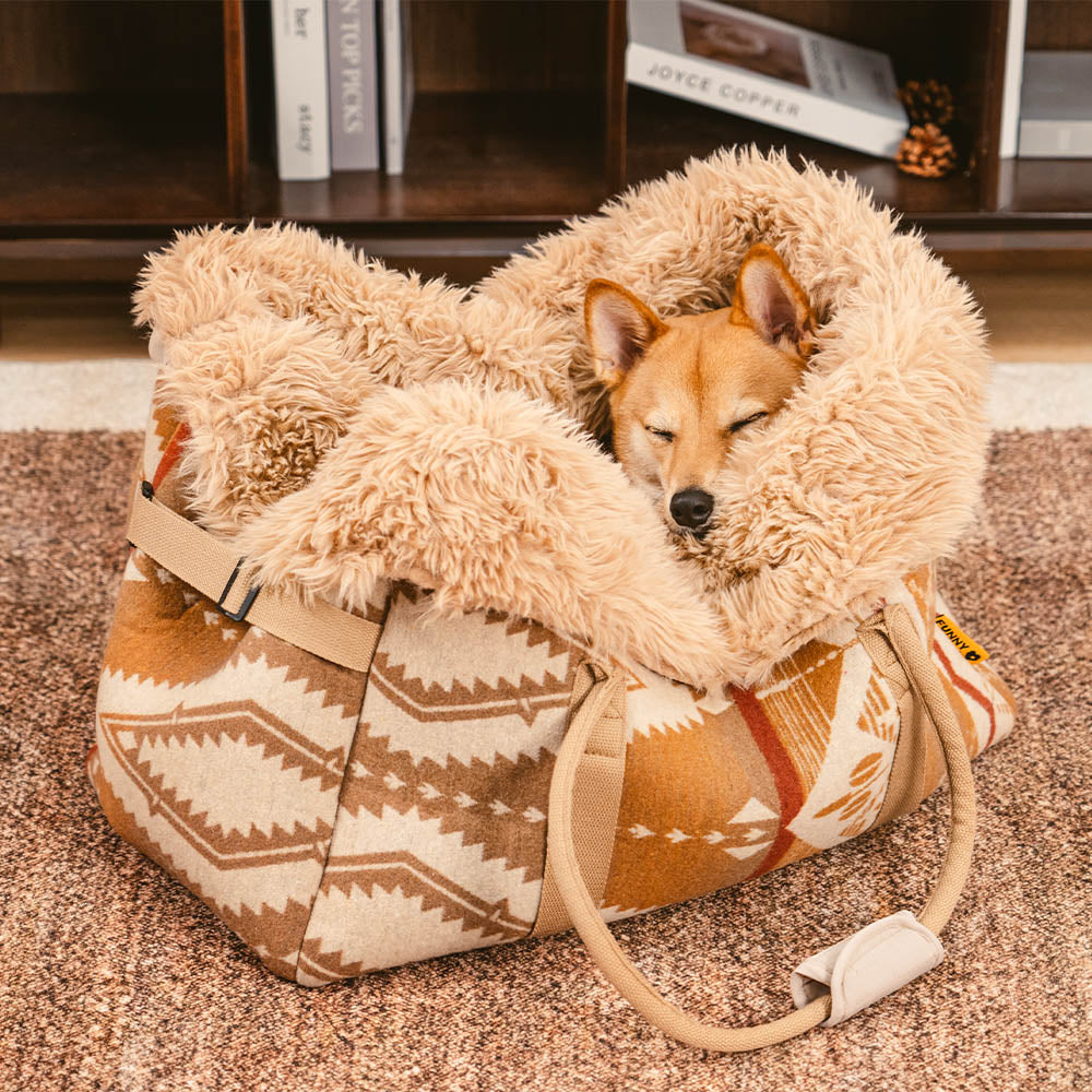 Vielseitiger Hundeträger & Schlafsack, wendbar und faltbar. Dein Hund reist bequem und stilvoll.