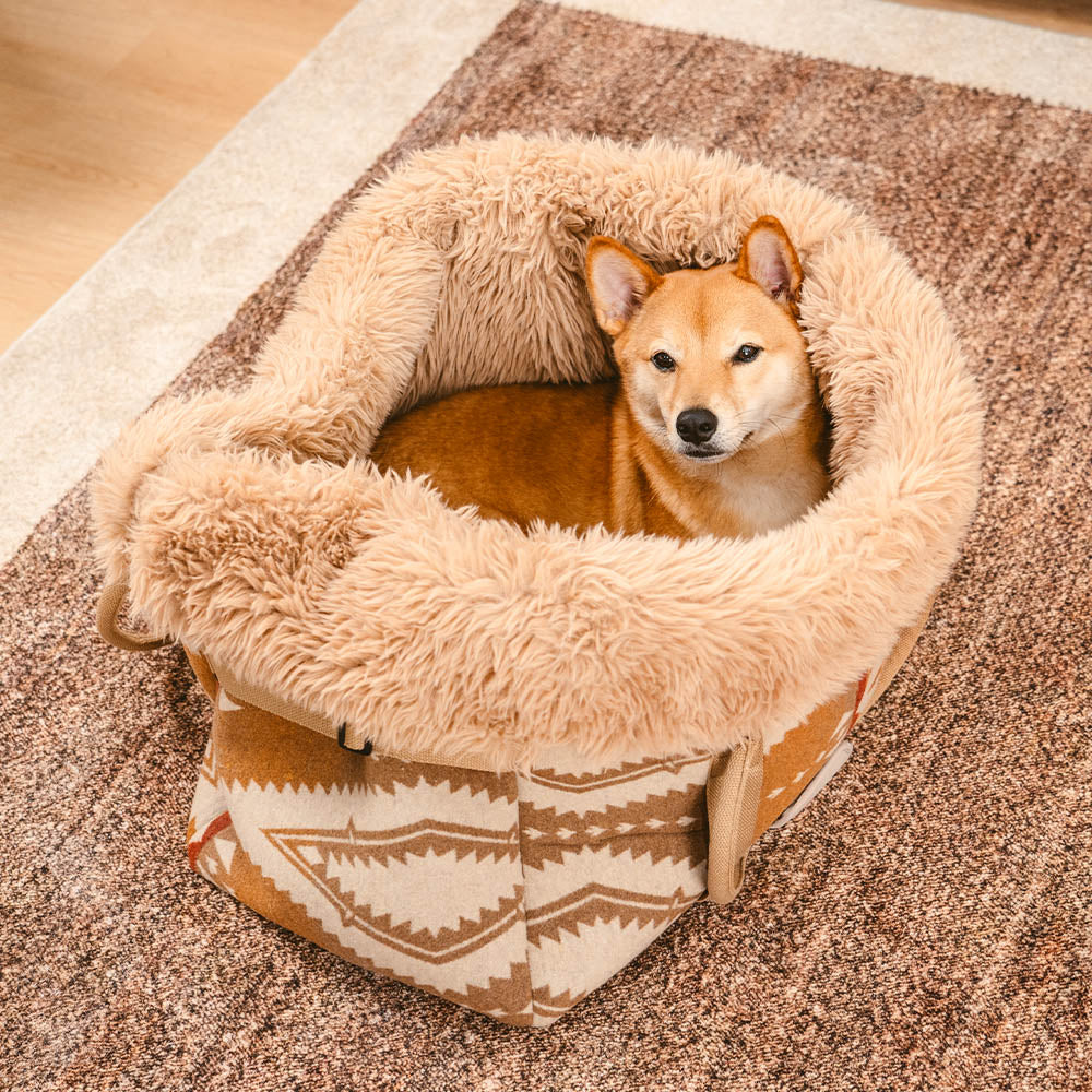 Komfortabler Ganzjahres-Hundeträger. Verwandelbar in einen weichen Kuschelschlafsack für unterwegs.