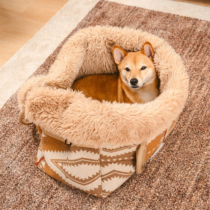 Komfortabler Ganzjahres-Hundeträger. Verwandelbar in einen weichen Kuschelschlafsack für unterwegs.