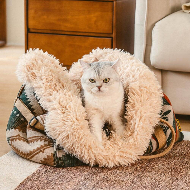 Stilvoller Haustierträger & Kuschelschlafsack. Wendbares Design für alle Jahreszeiten und Reisen.