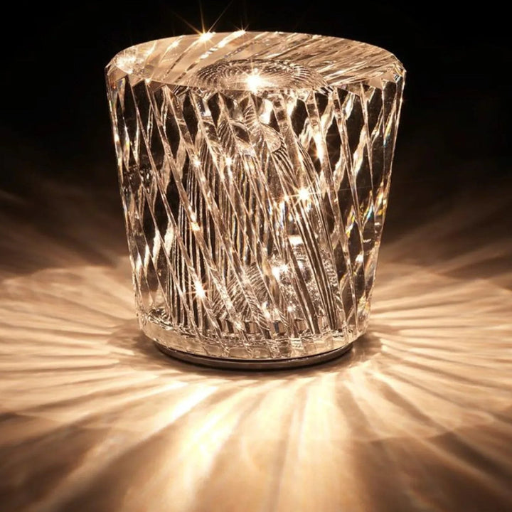 Stilvolle, dekorative wiederaufladbare Kristall-Tischlampe als elegante Wohnzimmerlampe, kabellos.