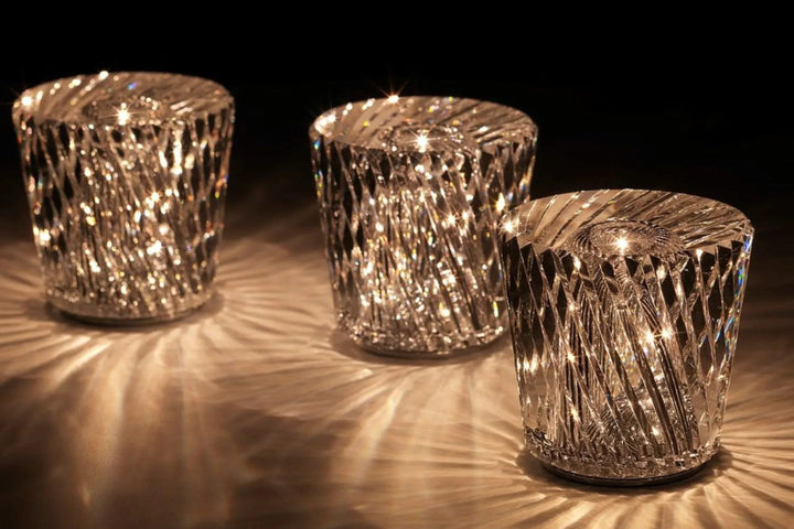 Moderne kabellose Diamant-Tischlampe mit LED-Licht, stylische wiederaufladbare Ambientebeleuchtung.