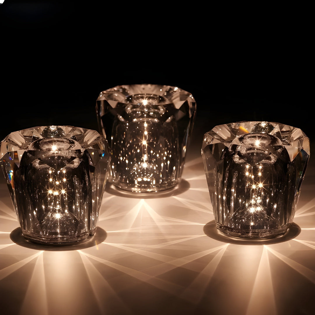 Kompakte wiederaufladbare LED-Kristall-Tischlampe, ideal als dekorative Akzentbeleuchtung.