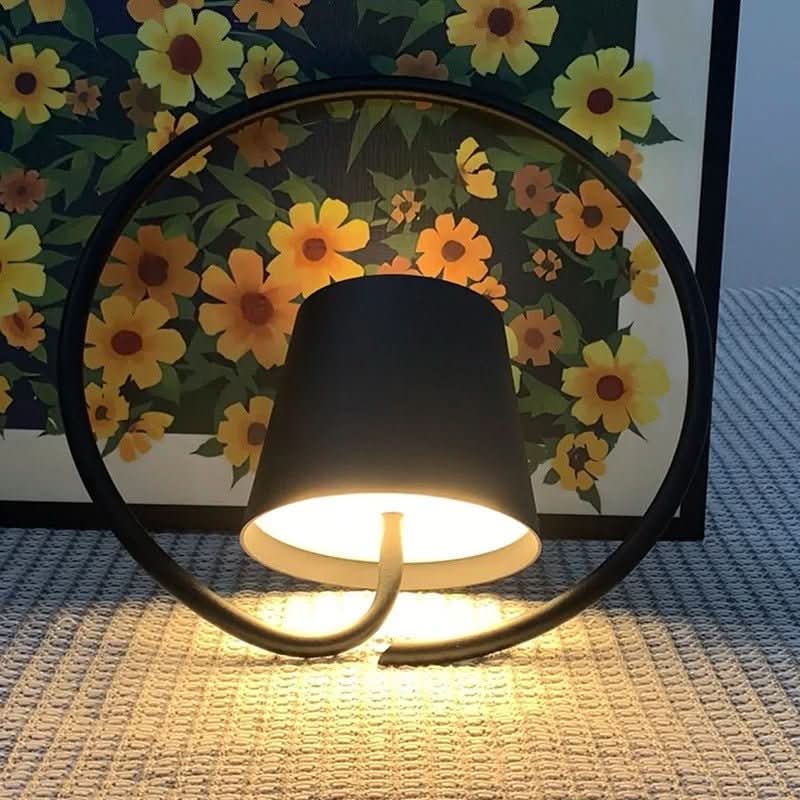Elegante, wiederaufladbare LED-Pendelleuchte mit Touch-Dimmung, ideal als Garten-, Balkon- oder Innenleuchte.