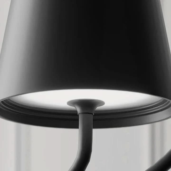 Kabellose warmweiße LED-Pendelleuchte, dimmbar per Touch, für eine moderne Atmosphäre drinnen & draußen.