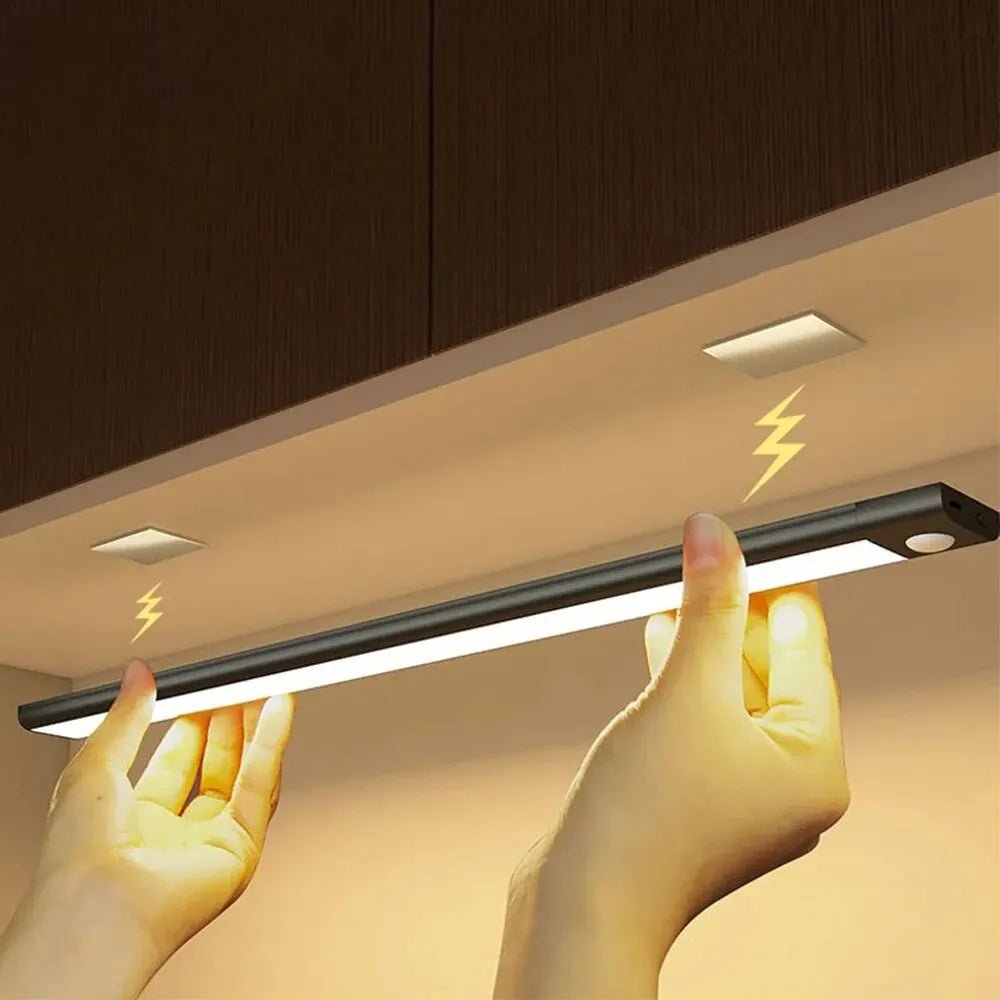 Smartes LED-Küchenlicht unter dem Schrank, mit Bewegungssensor & USB-Ladefunktion, aus Aluminium.