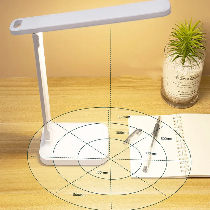 Elegante, dimmbare LED-Tischlampe, faltbar und augenschonend. Vielseitig nutzbar als Nacht- oder Leselicht.