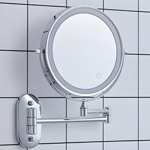 Eleganter Wand-Vergrößerungsspiegel mit LED Beleuchtung, ideal für Detailpflege im Bad. Chrom-Finish.