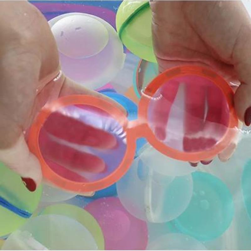 Umweltfreundliche, wiederverwendbare Wasserbomben aus Silikon für plastikfreien Outdoor-Spielspaß im Garten oder am Pool.